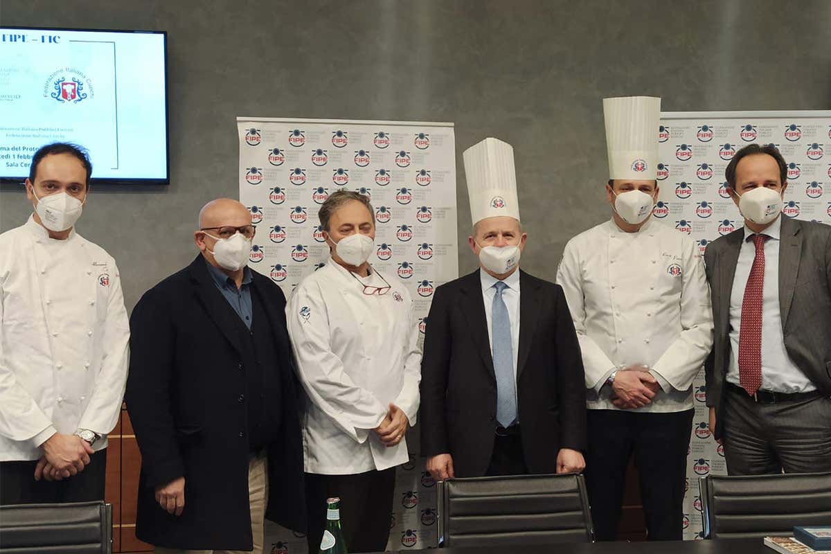 Alessandro Circiello, Claudio Sadler, Salvatore Bruno, Lino Stoppani, Rocco Pozzulo e Roberto Calugi La Cucina è finalmente unita. [Ecco la brigata del buon  cibo italiano]