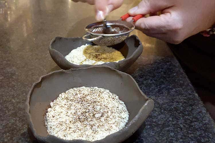 La polvere di pigna di cimbrolo ricorda il tè nero cinese affumicato - Risotti e spritz a base di... pigne Gilmozzi: L'antispreco in montagna!