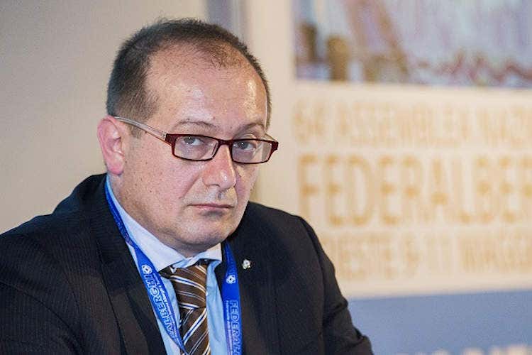 Alessandro Nucara - Estate, vacanze senza anziani Un’altra tegola per gli alberghi