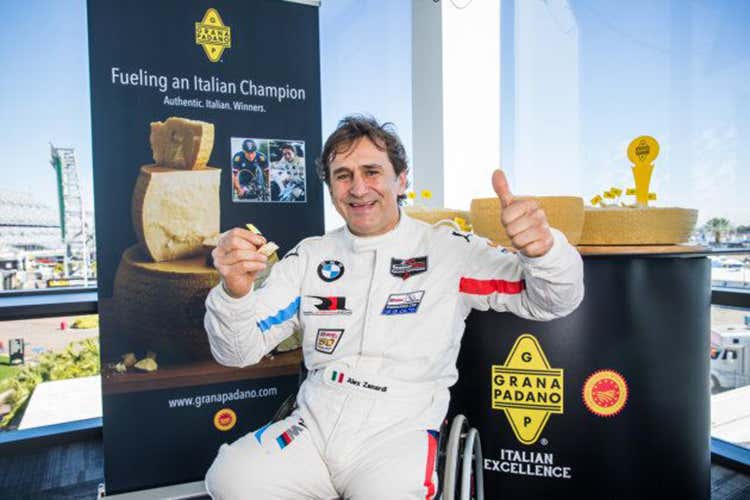 Alex Zanardi - Grana Padano sostiene l'Italia ferita Viaggio simbolico con Alex Zanardi Alex Zanardi - Grana Padano sostiene l'Italia ferita Viaggio simbolico con Alex Zanardi