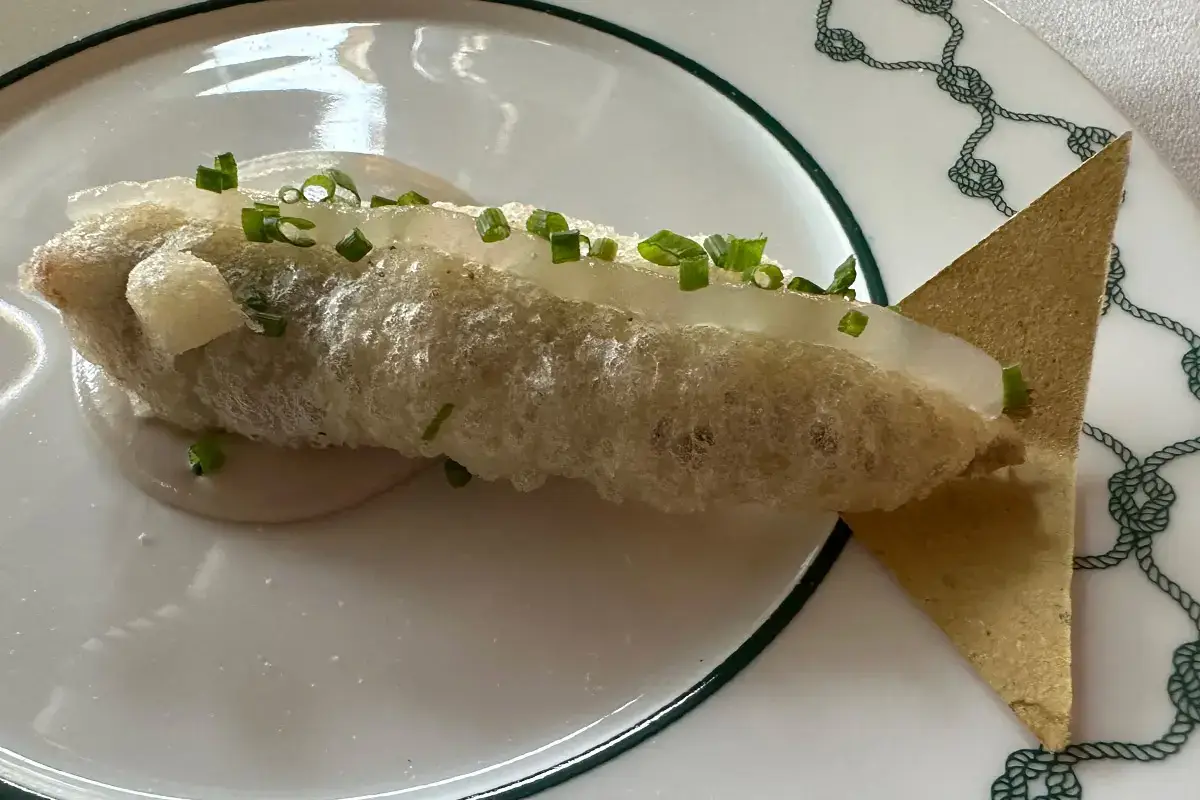 Alice, salsa tonnata, erba cipollina e gel al limone Splendido Mare a Portofino: lusso, relax e cucina gourmet