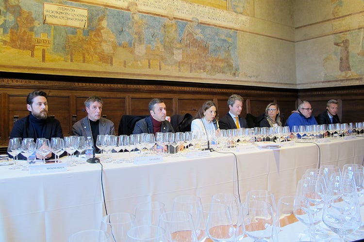 L'Anteprima della Vernaccia 2020 nella storica Rocca di Montestaffoli - All'Anteprima della Vernaccia un confronto con i vini del mondo