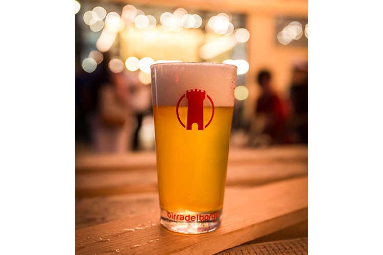 All'Osteria di Birra del Borgo a Roma  100 coperti, 24 spine e cucina abbinata