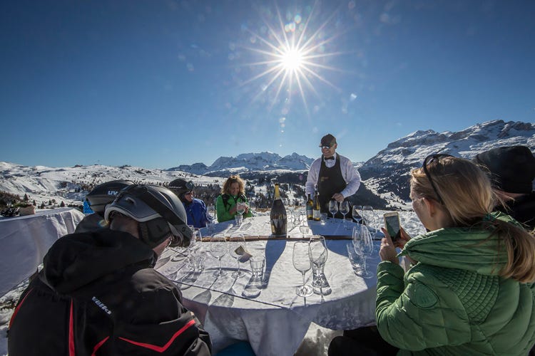 Alta Badia, ultime sciate… con gusto  Degustazioni di cibo e vino nei rifugi