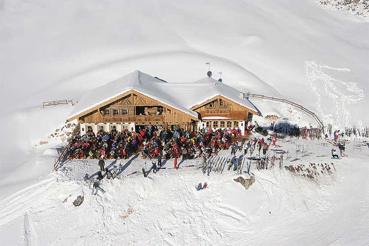 Alta Badia, ultime sciate… con gusto Degustazioni di cibo e vino nei rifugi Alta Badia, ultime sciate… con gusto Degustazioni di cibo e vino nei rifugi