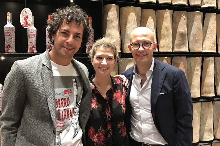 Francesco, Letizia e Leonardo Vena (Amaro Lucano pronto per Natale Bottiglia speciale e panettone ad hoc)