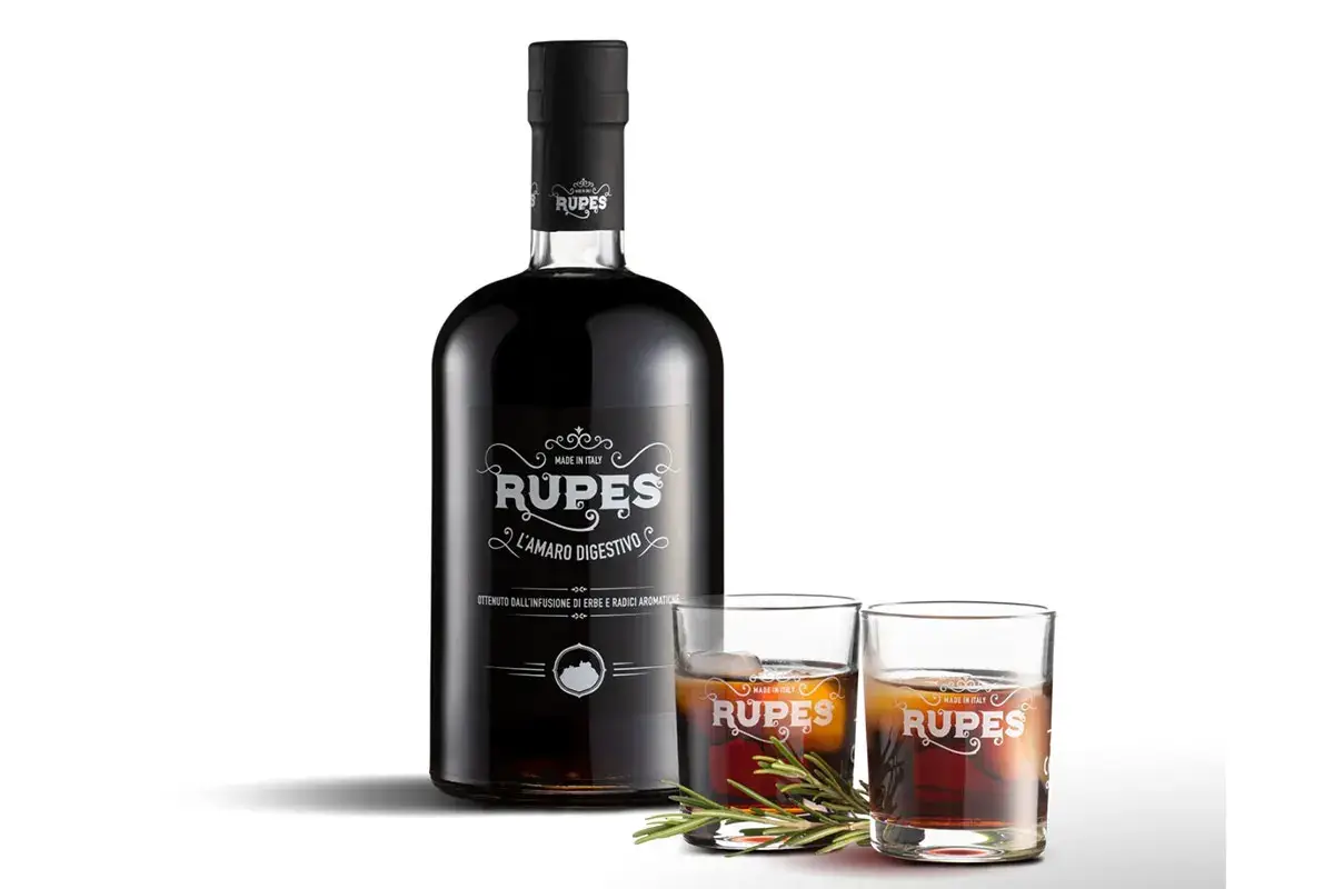 L'Amaro Rupes &egrave; a base di trenta erbe officinali e aromatiche raccolte a mano Amaro Rupes, la tradizione della Calabria e una storia antica
