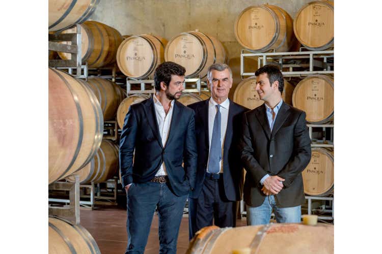 Riccardo, Umberto e Alessandro Pasqua (Amarone Famiglia Pasqua 2013 Incetta di premi prestigiosi) Riccardo, Umberto e Alessandro Pasqua (Amarone Famiglia Pasqua 2013 Incetta di premi prestigiosi)