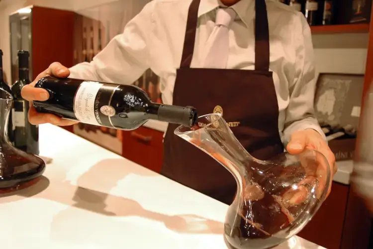 Cantina Valpolicella Negrar, all'asta 6 bottiglie di Amarone per la crisi Ucraina