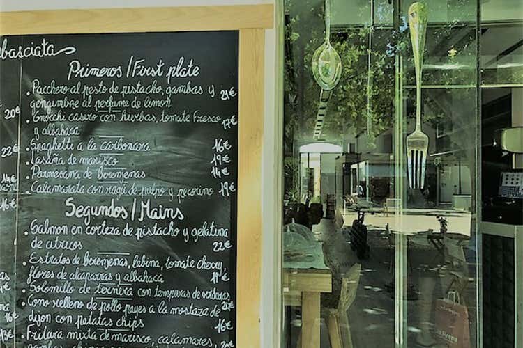 Ambasciata - Hosteria Italiana a Ibiza Un faro per gourmand internazionali