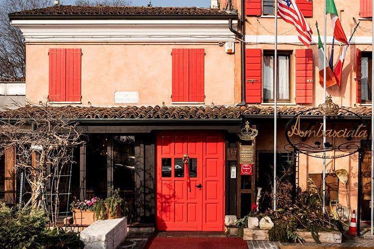 L'ormai ex sede dell'Ambasciata di Quistello, nel mantovano - L'Ambasciata dice addio a Mantova I fratelli Tamani ora nel veronese L'ormai ex sede dell'Ambasciata di Quistello, nel mantovano - L'Ambasciata dice addio a Mantova I fratelli Tamani ora nel veronese