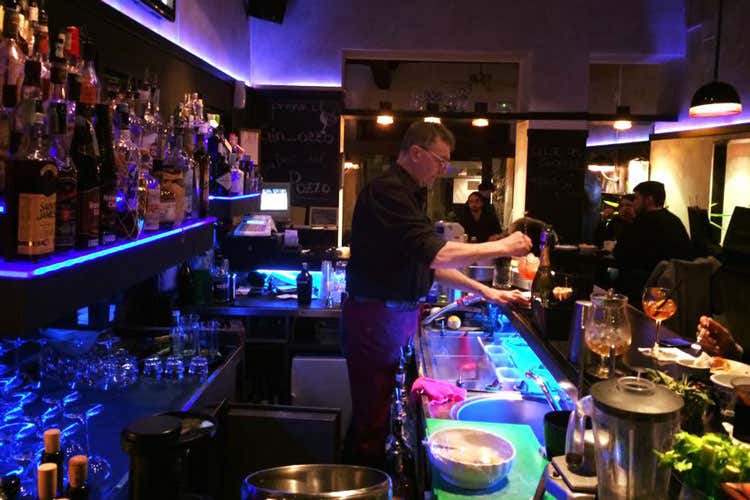 (Il futuro dei cocktail sarà a domicilio? All’American Bar Pozzo di Pavia, sì) (Il futuro dei cocktail sarà a domicilio? All’American Bar Pozzo di Pavia, sì)