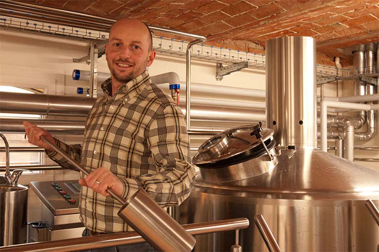 Amore per la terra e materie prime La forza della birra artigianale italiana Amore per la terra e materie prime La forza della birra artigianale italiana