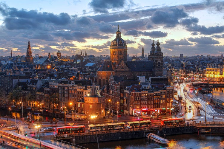Veduta panoramica della città di Amsterdam Sette proposte gourmet e veloci per assaporare Amsterdam