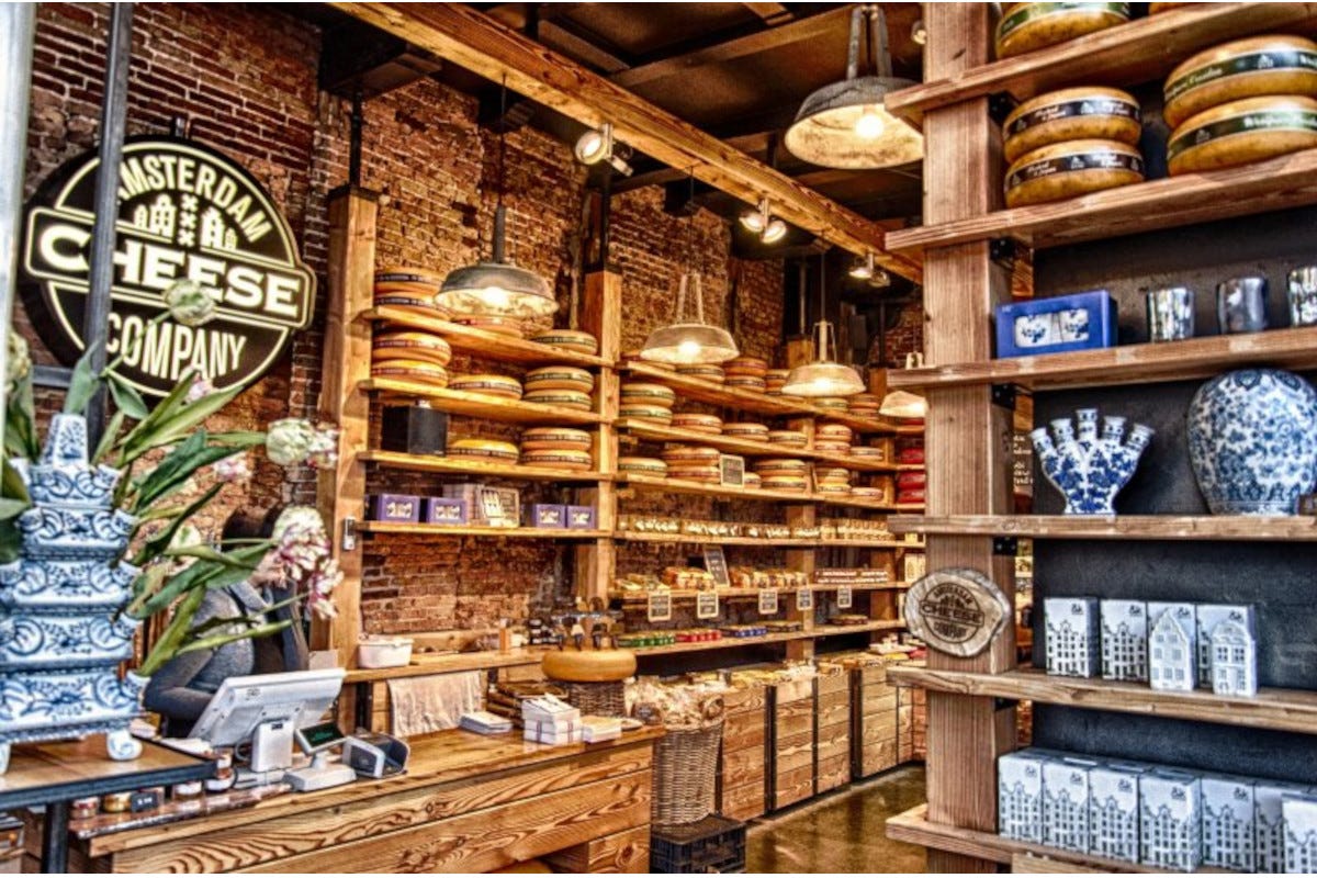 Interno dell'Amstedam Cheese Company Sette proposte gourmet e veloci per assaporare Amsterdam