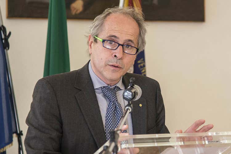 Andrea Crisanti - Virus in Italia da gennaio Crisanti: Follia dire che sia sparito Andrea Crisanti - Virus in Italia da gennaio Crisanti: Follia dire che sia sparito