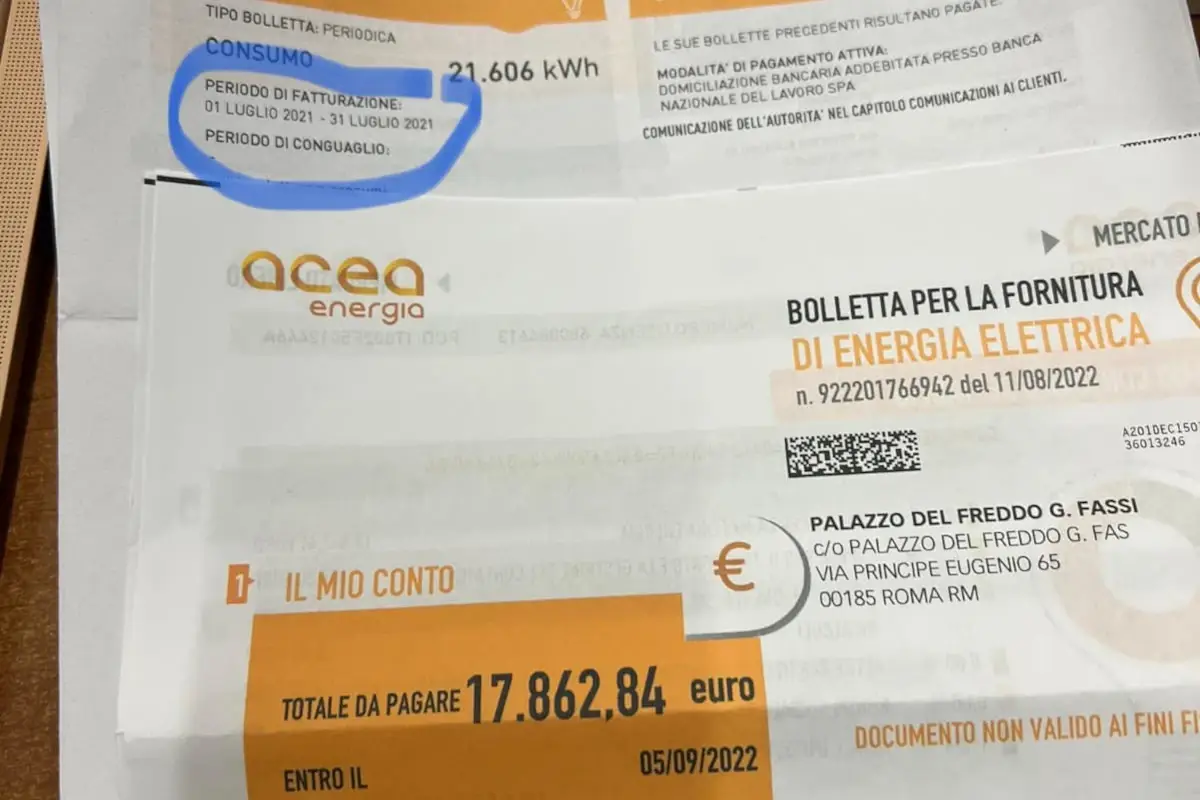 La bolletta di Andrea Fassi Bolletta stratosferica per la Gelateria Fassi: &laquo;Come pagarla? Vender&ograve; 9mila coppette al mese&raquo;