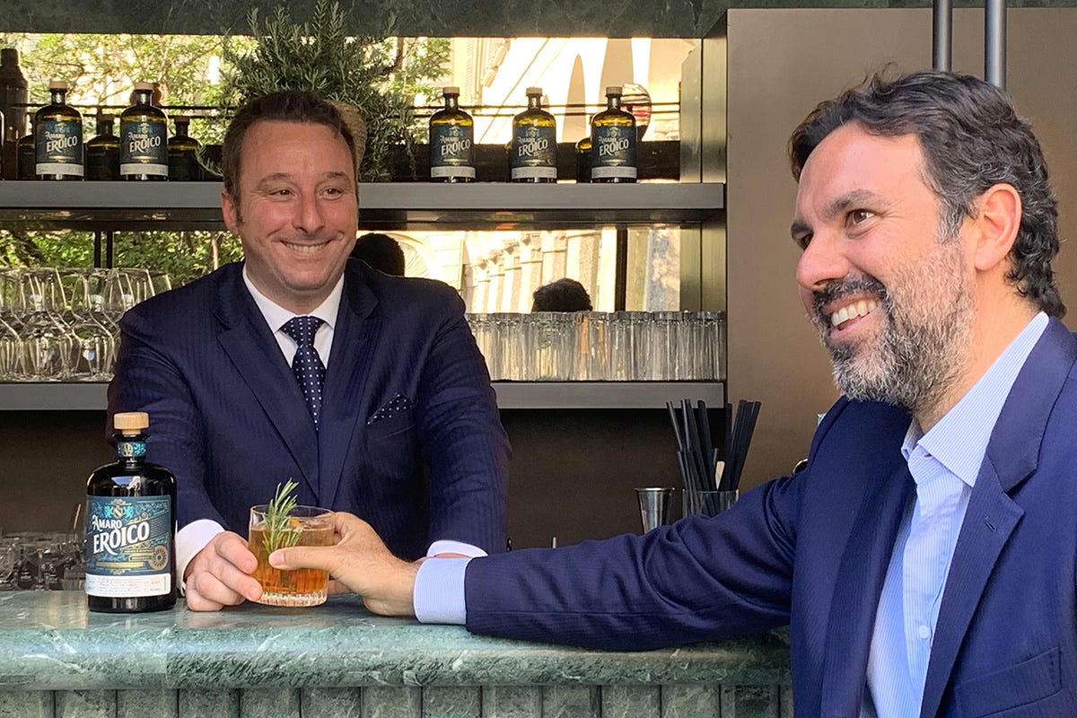 Luca Angeli, bar manager del Four Seasons Hotel Milano, con Vittorio Gargaglione Pellegrini Spa ed Essentia Mediterranea insieme per Amaro Eroico