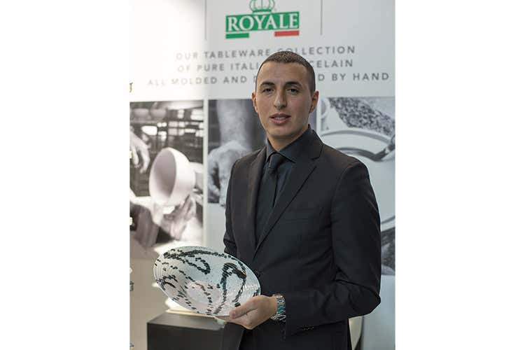 Angelo Fanfarillo - Royale, la porcellana... delle stelle Nei migliori ristoranti di tutto il mondo Angelo Fanfarillo - Royale, la porcellana... delle stelle Nei migliori ristoranti di tutto il mondo