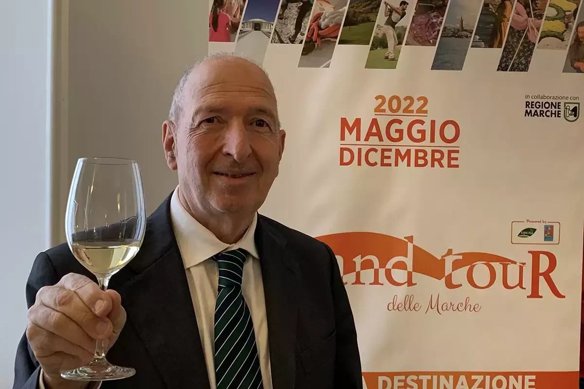 Angelo Serri Grand Tour delle Marche e Tipicit&agrave; in Blu: alla scoperta dei mondi di una regione