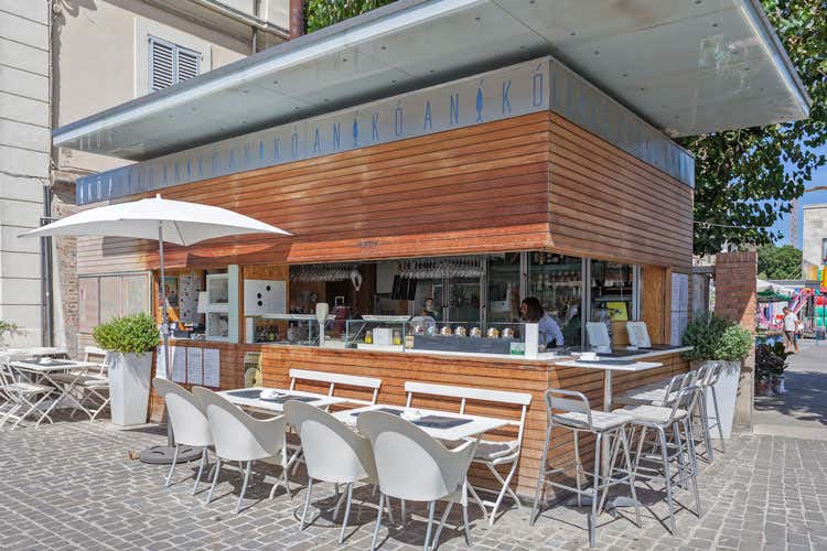 (Anikò diventa chiostro street food Cocktail e vini completano l’offerta) (Anikò diventa chiostro street food Cocktail e vini completano l’offerta)