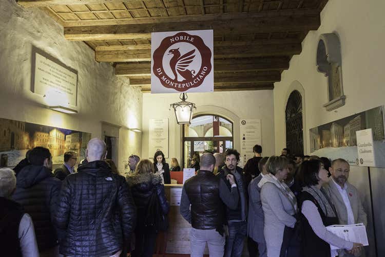 Già in 4mila all'Anteprima Vino Nobile Vicina la presentazione dell’annata 2016 Già in 4mila all'Anteprima Vino Nobile Vicina la presentazione dell’annata 2016