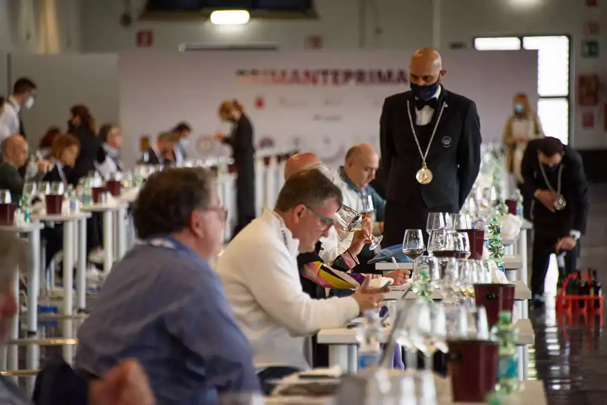 Dal 19 al 25 marzo in scena le nuove annate dei vini dei Consorzi di tutela toscani Anteprime di Toscana: si alza il sipario sulle nuove annate