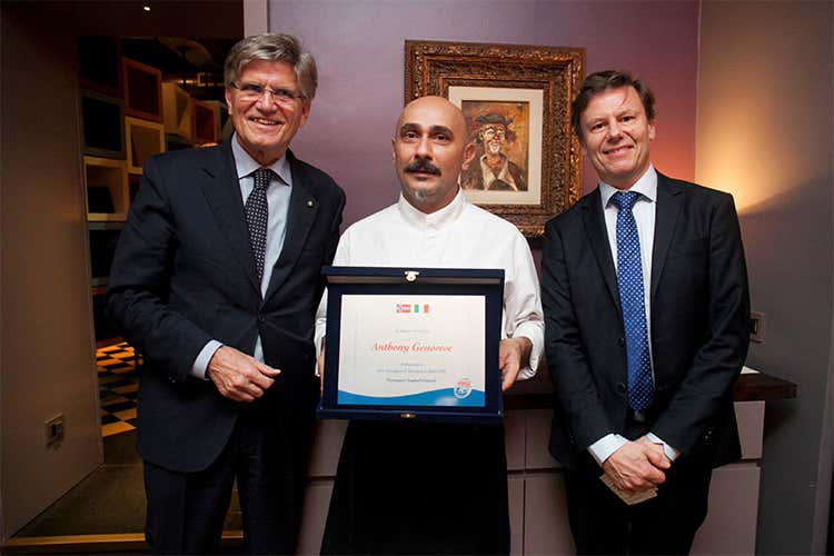 Bjørn T. Grydeland, Anthony Genovese e Trym Eidem Gundersen - Anthony Genovese nuovo ambasciatore stoccafisso norvegese per il 2017 Bjørn T. Grydeland, Anthony Genovese e Trym Eidem Gundersen - Anthony Genovese nuovo ambasciatore stoccafisso norvegese per il 2017