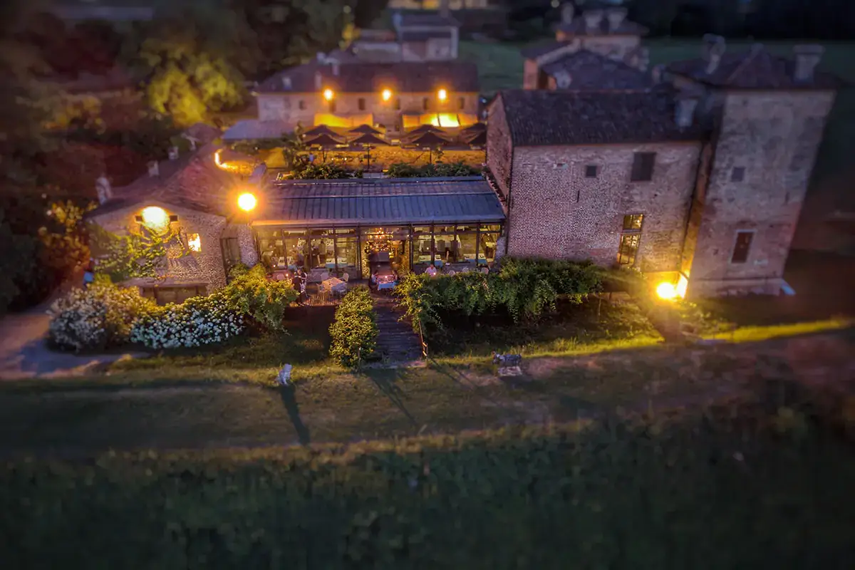 Visuale dall'alto dell'Antica Corte Pallavicini (credit: Davide Bianchi) Negli small hotel della Penisola, comfort e privacy per una vacanza senza assembramenti
