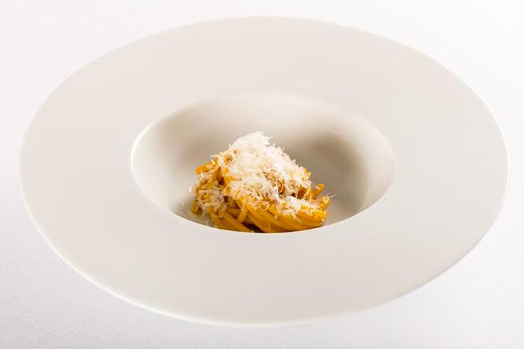 Spaghetto ai ricci di mare e Pecorino (Antonini, la stella dell'Imàgo «Ho riportato la padella in cucina»)
