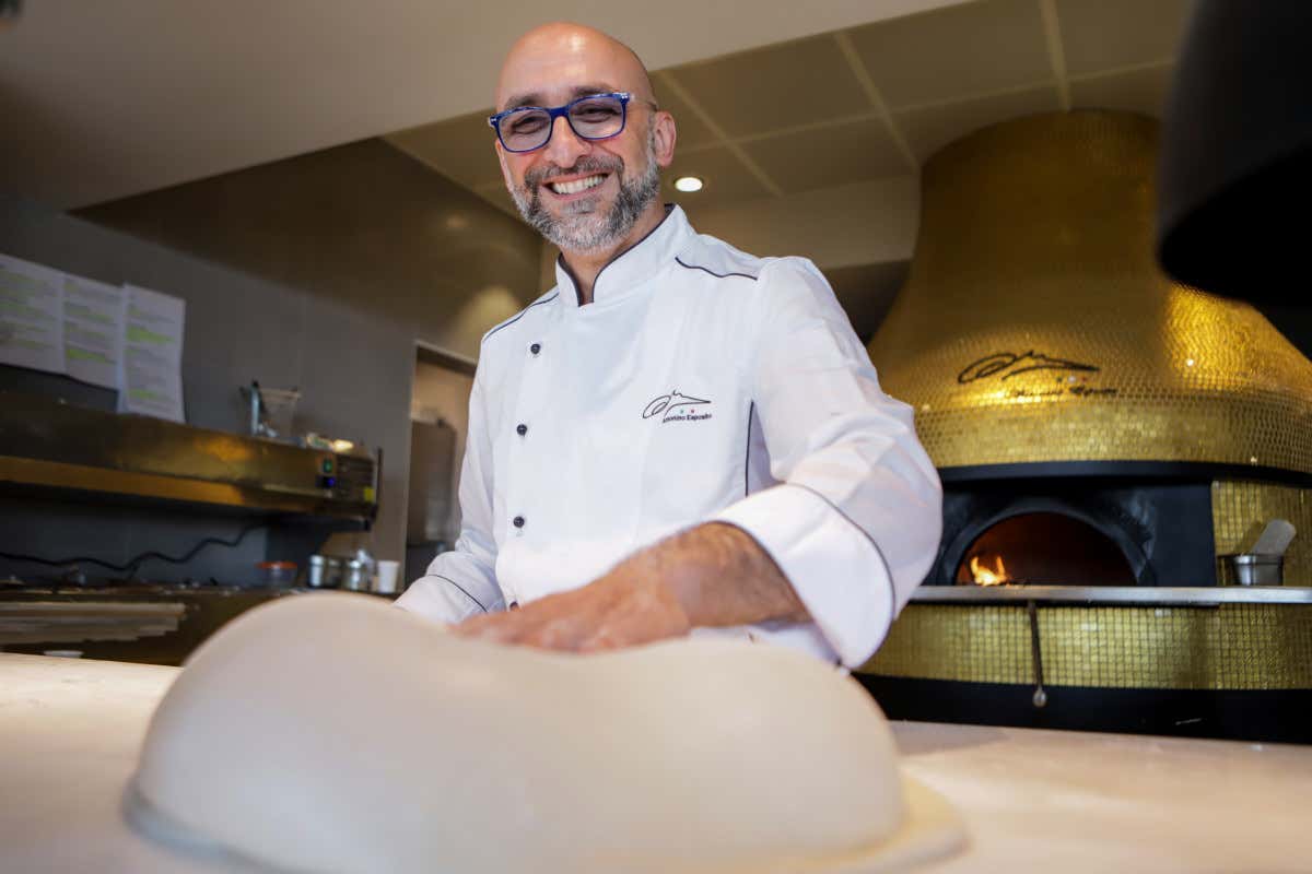 Antonino Esposito, sul porto di Sorrento grandi pizze e non solo