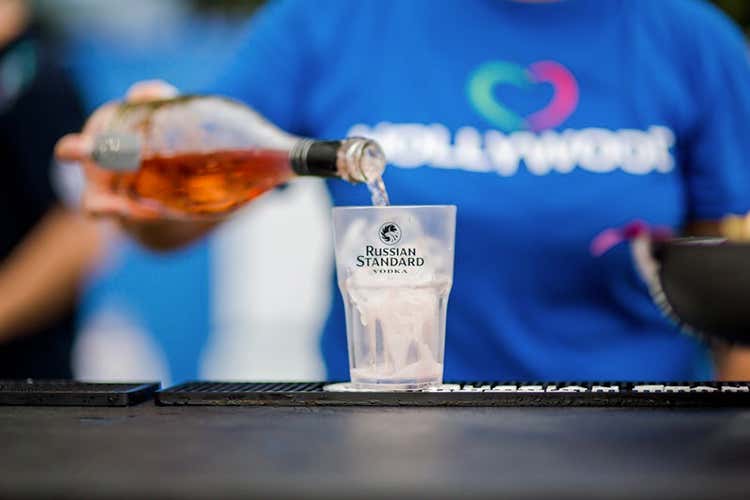 Il vino diventa protagonista nella mixology (Aperitivo sotto le stelle Appuntamento a Bardolino) Il vino diventa protagonista nella mixology (Aperitivo sotto le stelle Appuntamento a Bardolino)