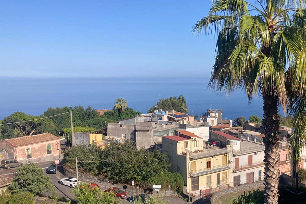 Mangiare buon pesce nel ristorante costruito sull’acqua “ferrosa” di Acireale Mangiare buon pesce nel ristorante costruito sull’acqua “ferrosa” di Acireale