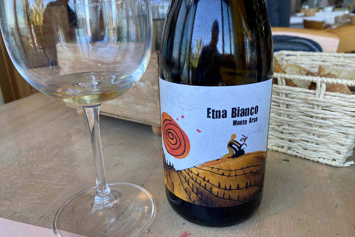 Mangiare buon pesce nel ristorante costruito sull’acqua “ferrosa” di Acireale Mangiare buon pesce nel ristorante costruito sull’acqua “ferrosa” di Acireale