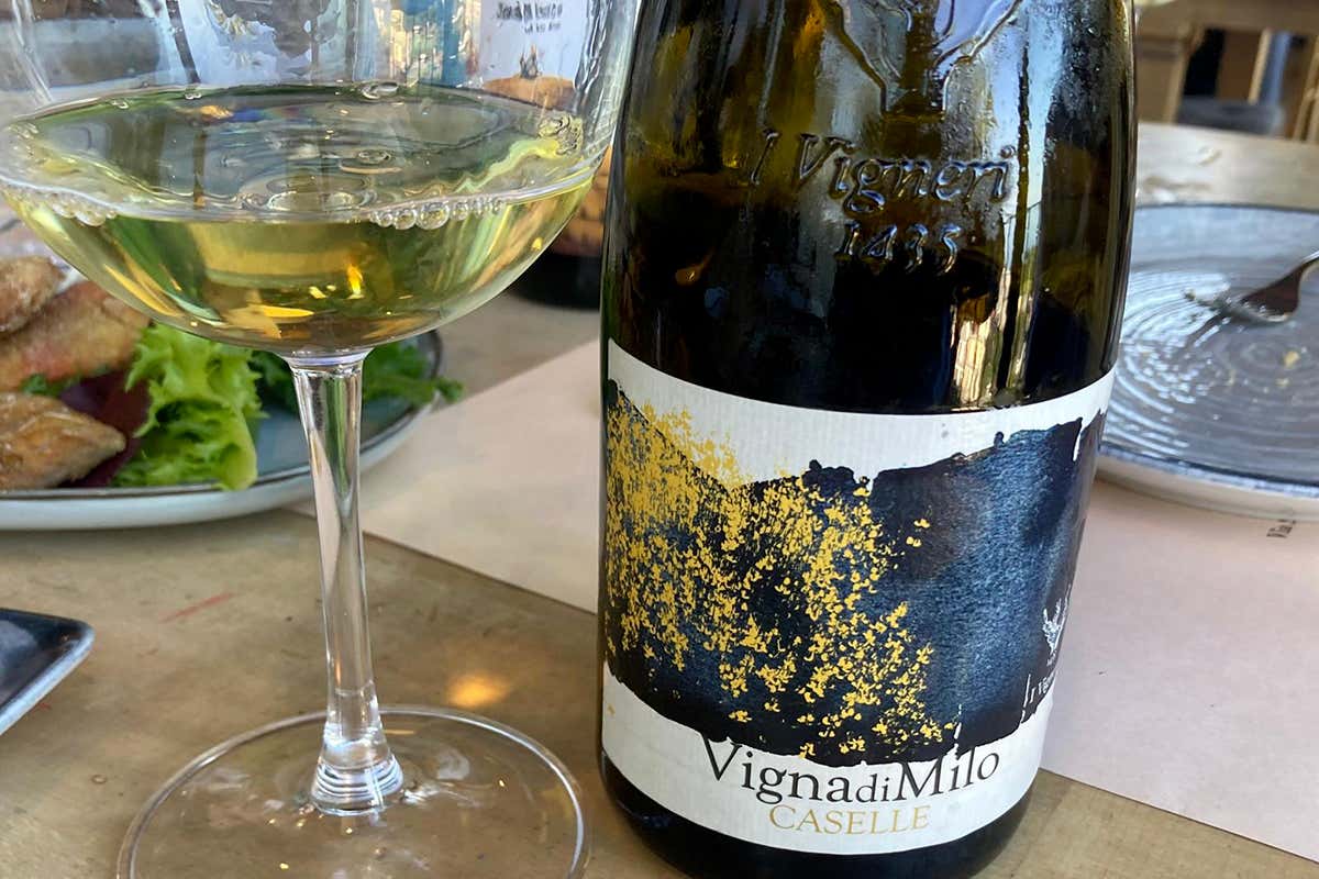 Mangiare buon pesce nel ristorante costruito sull’acqua “ferrosa” di Acireale Mangiare buon pesce nel ristorante costruito sull’acqua “ferrosa” di Acireale