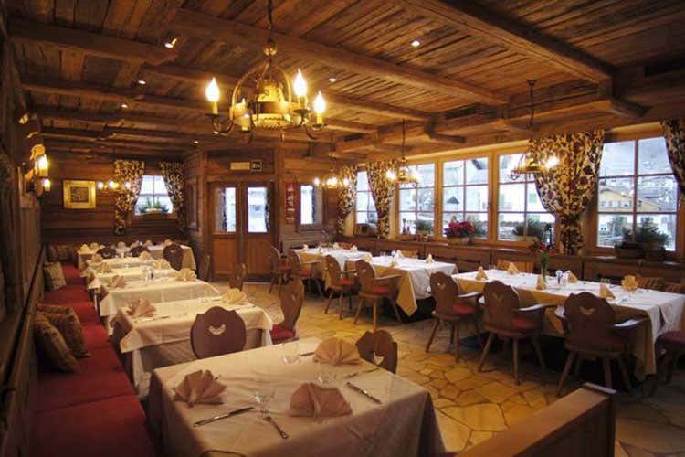 (Arabba, mito per gli sciatori e comunità montana ricca di tradizioni)