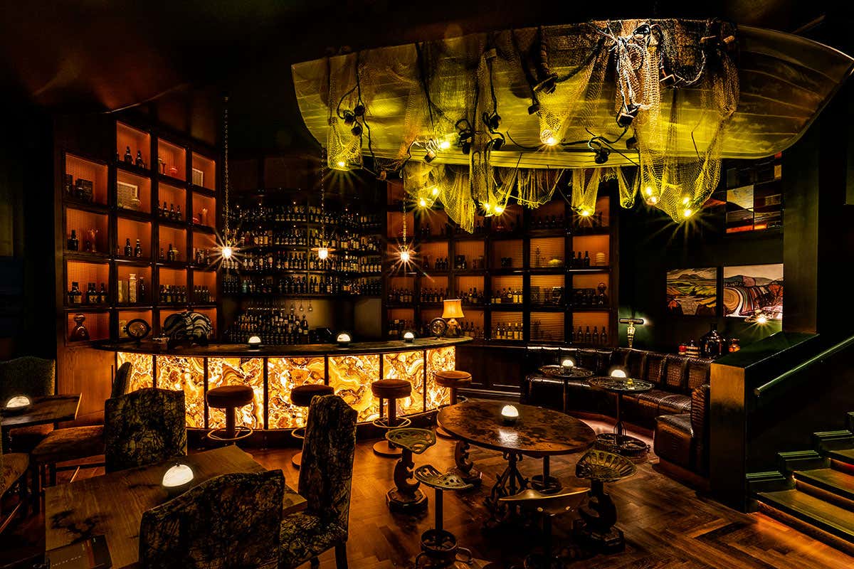 L'hotel che profuma di torba con camere a tema whisky a Islay