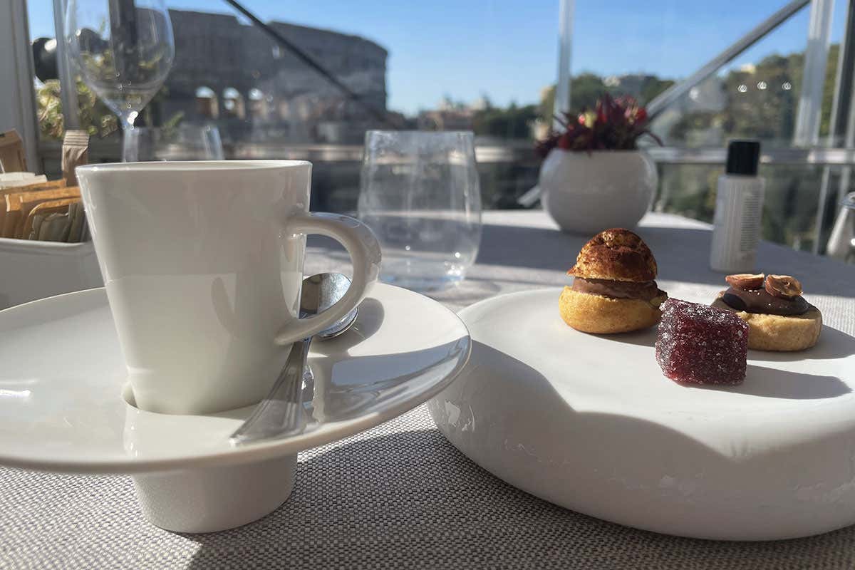 Caffè e piccola pasticceria