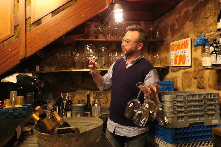 Gianfranco Cammarata (Arrè Gusto Vini e cruditè deliziano il palato) Gianfranco Cammarata (Arrè Gusto Vini e cruditè deliziano il palato)