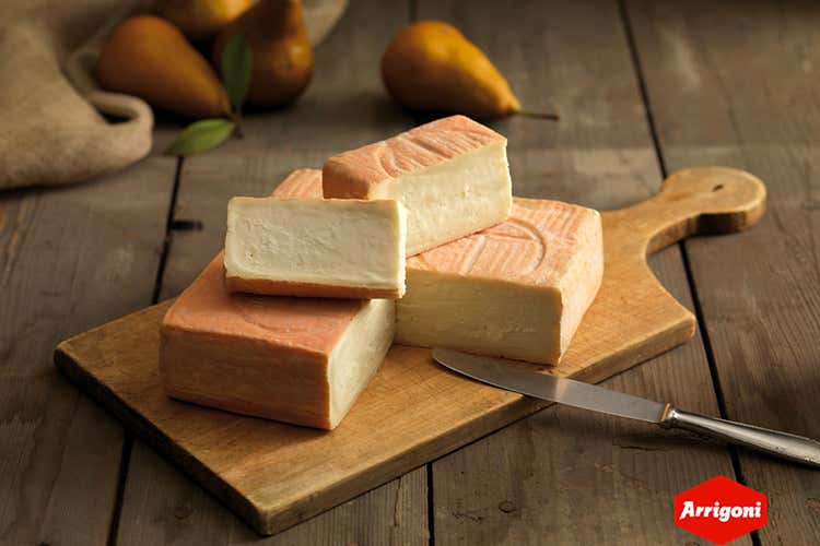 Arrigoni Battista e il Taleggio Dop Una passione lunga più di 100 anni Arrigoni Battista e il Taleggio Dop Una passione lunga più di 100 anni