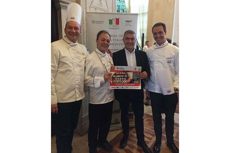 I cuochi Fic sostengono l'iniziativa di Pecoraro Scanio (Arte dei pizzaiuoli napoletani 58° Patrimonio Unesco in Italia)
