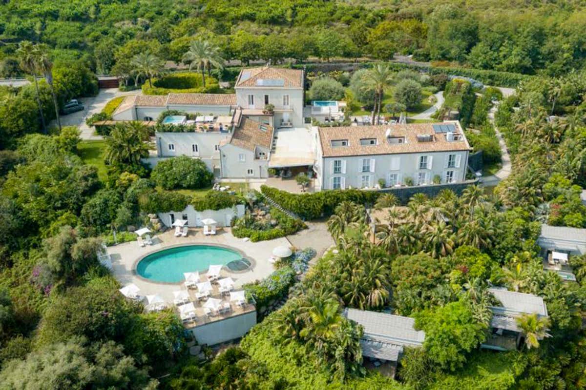 Il ristorante La Cucina di Donna Carmela si trova all'interno del resort della famiglia Faro