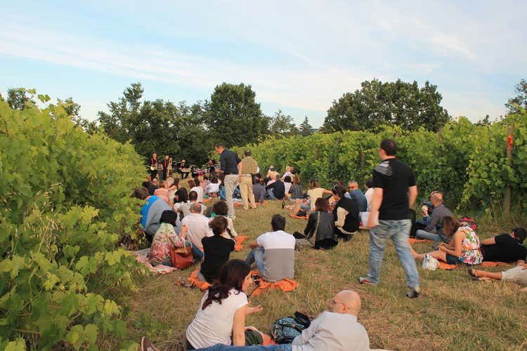 Ascoltare jazz sorseggiando buon vino A Zola Predosa weekend multisensoriale