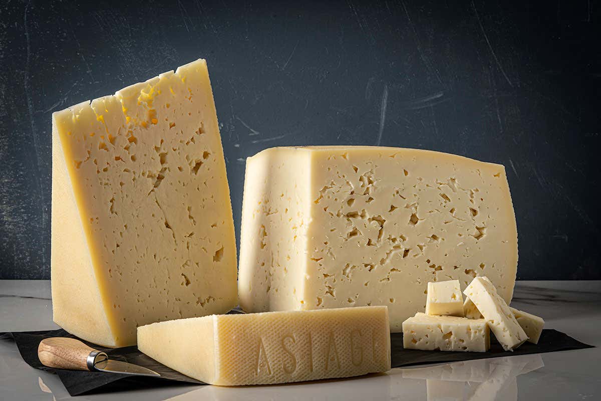 Asiago Dop Fresco Asiago Dop Fresco e Stagionato: semplicemente unico Asiago Dop Fresco Asiago Dop Fresco e Stagionato: semplicemente unico