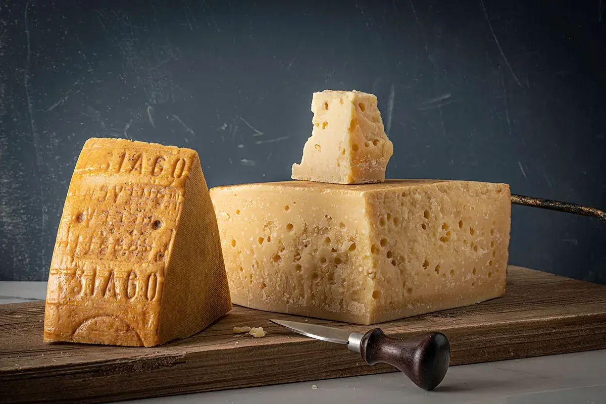 Asiago Dop Stagionato Asiago Dop Fresco e Stagionato: semplicemente unico
