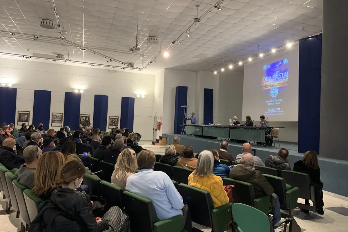 L&rsquo;assemblea dei balneari della Fiba-Confesercenti e di Sib-Confcommercio Balneari a Carrara: Serve una gestione delle spiagge pi&ugrave; vicina alle imprese