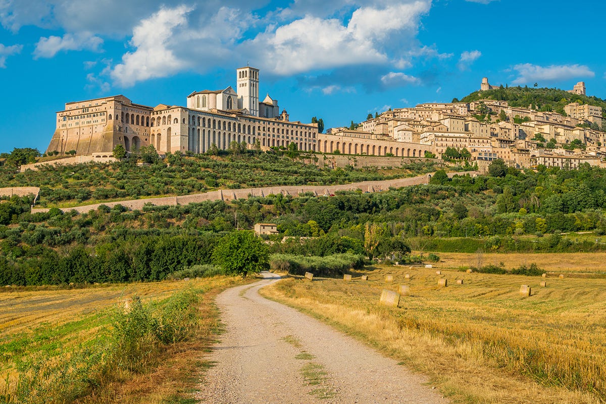 Uno sguardo su Assisi, la città di San Francesco Hotel Posta Panoramic: ad Assisi tra religione cammini e gastronomia