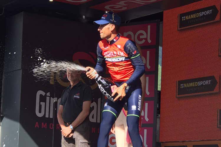 Vincenzo Nibali - Astoria Vini sui podi del centesimo Giro Vendute 50mila bottiglie special edition Vincenzo Nibali - Astoria Vini sui podi del centesimo Giro Vendute 50mila bottiglie special edition