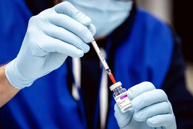 Stop al vaccino Astrazeneca (foto:Ansa) Italia, Francia e Germania sospendono il vaccino Astrazeneca