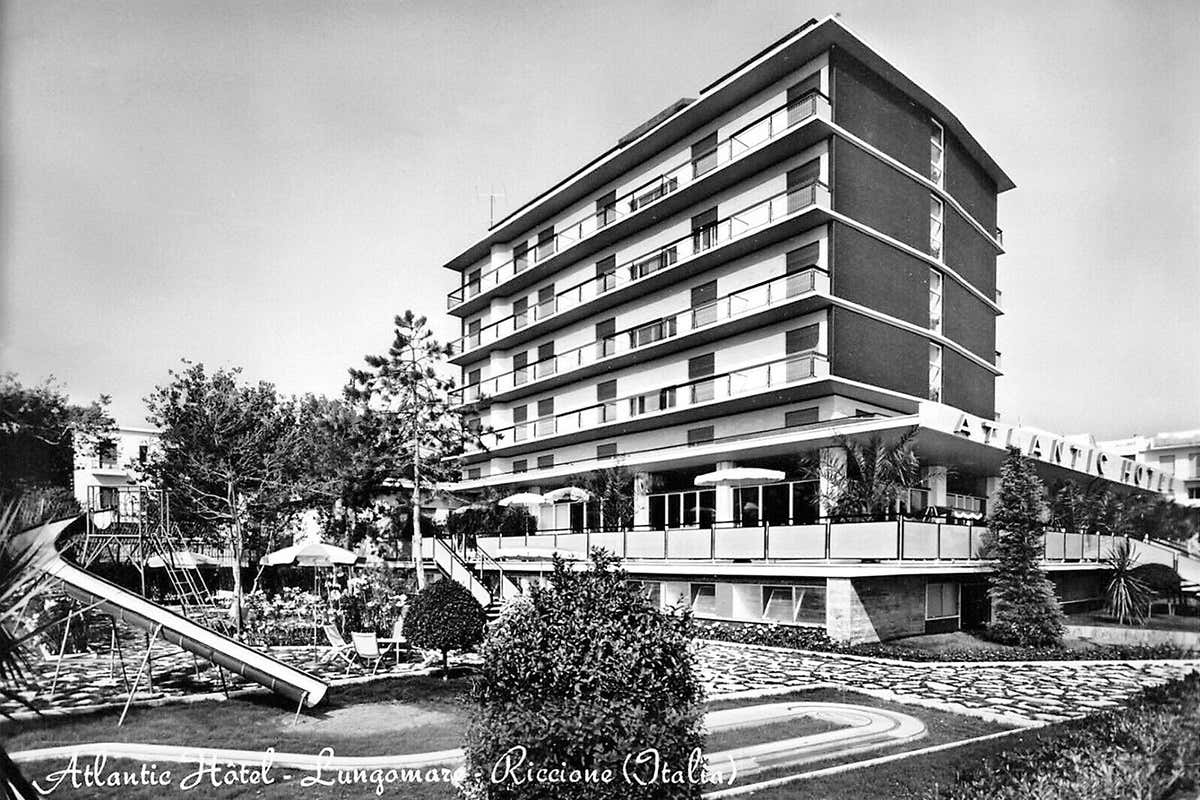 Estate 2022: pronto per le vacanze vintage? La Romagna Anni '70